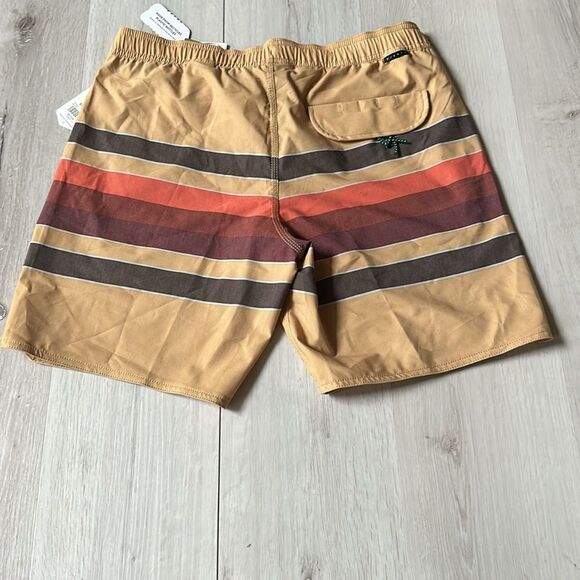 VISSLA FIST BUMP 17.5" ECOLASTIC OCHRE M NWT - Picture 6 of 6